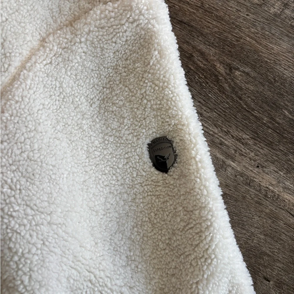 Madison Expedition NWOT  in Cozy Cream Hooded Jacket Size M - Picture 2 of 3